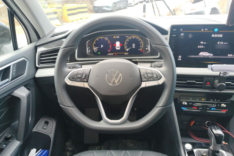 大众 途观L 2025款 出众款 300TSI 自动两驱龙腾版中控内饰13