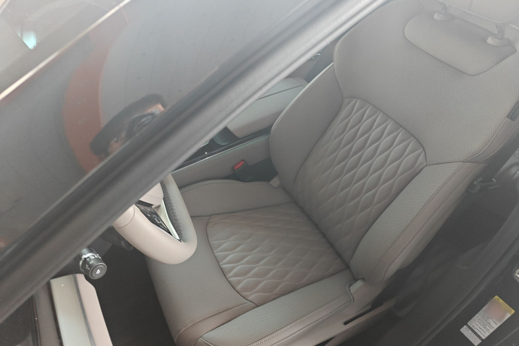 比亚迪 汉 2025款 DM-i 智驾版 125KM尊荣型中控内饰19