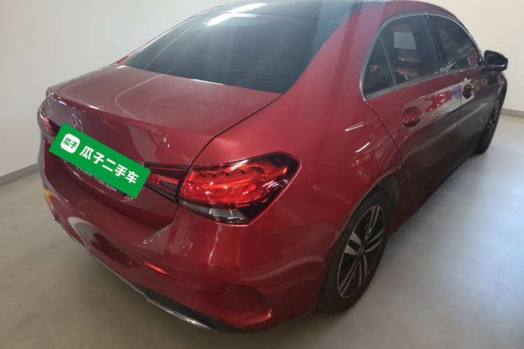 奔驰A级 2020款 A 180 L 运动轿车车身外观7