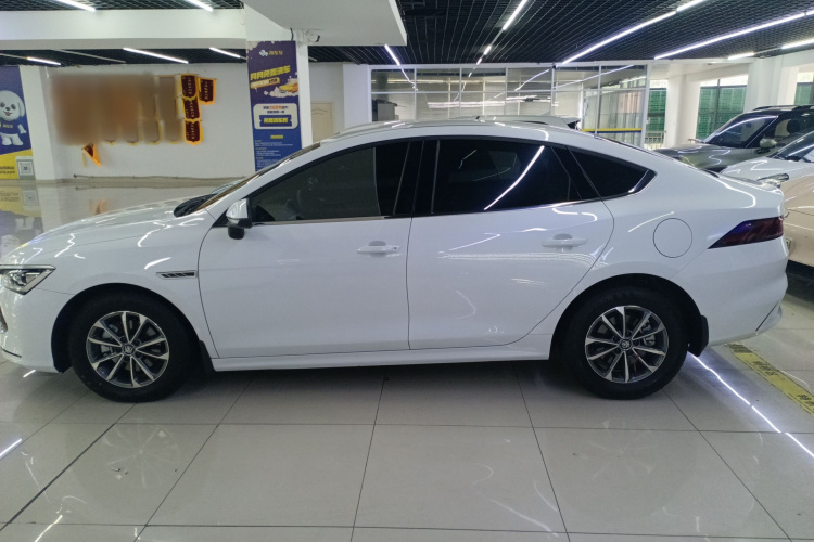 比亚迪 秦PLUS 2024款 荣耀版 DM-i 55KM领先型车身外观4