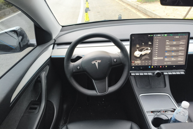 特斯拉 Model Y 2024款 长续航全轮驱动版局部细节13