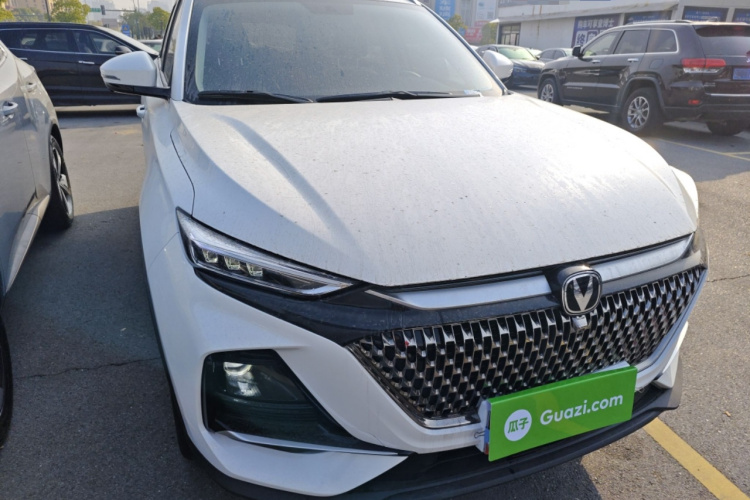 长安X7 PLUS 2024款 1.5T 自动尊崇型 7座车身外观3