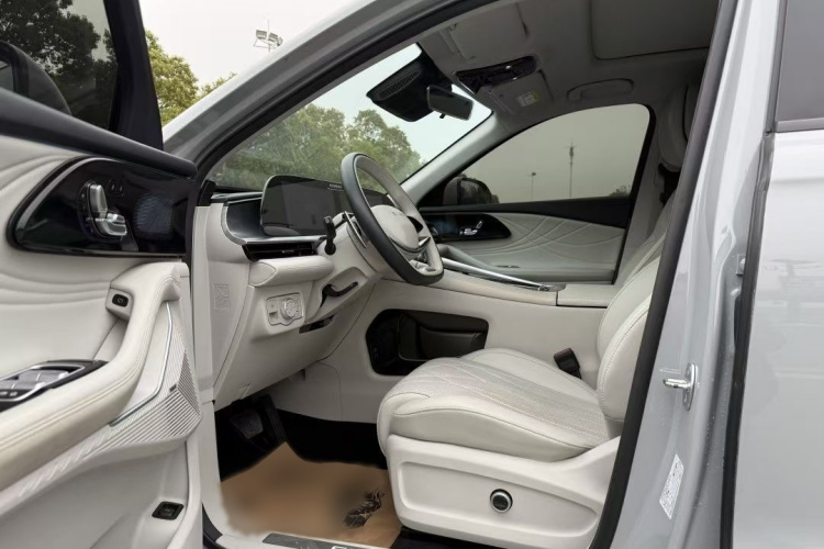 星途瑶光 2023款 400T 四驱奢享版中控内饰7002