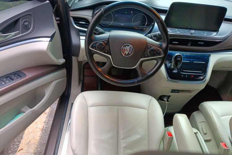 别克GL8 2020款 陆上公务舱 652T 尊贵型中控内饰13