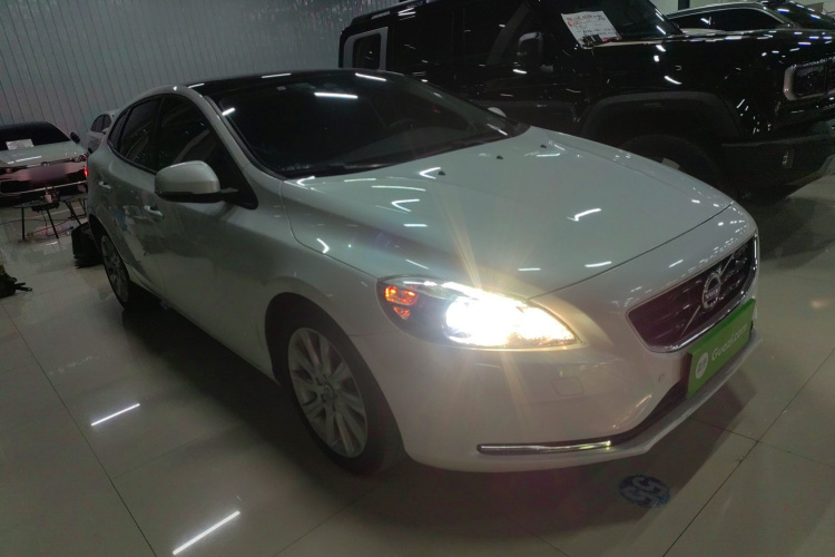 沃尔沃V40 2016款 T3 智逸版车身外观3