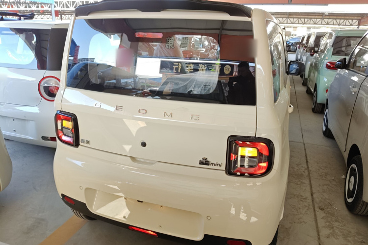 吉利银河 熊猫 2025款 210km 元气熊车身外观6