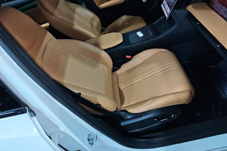 吉利银河 银河L7 2023款 1.5T 115km 星舰局部细节41