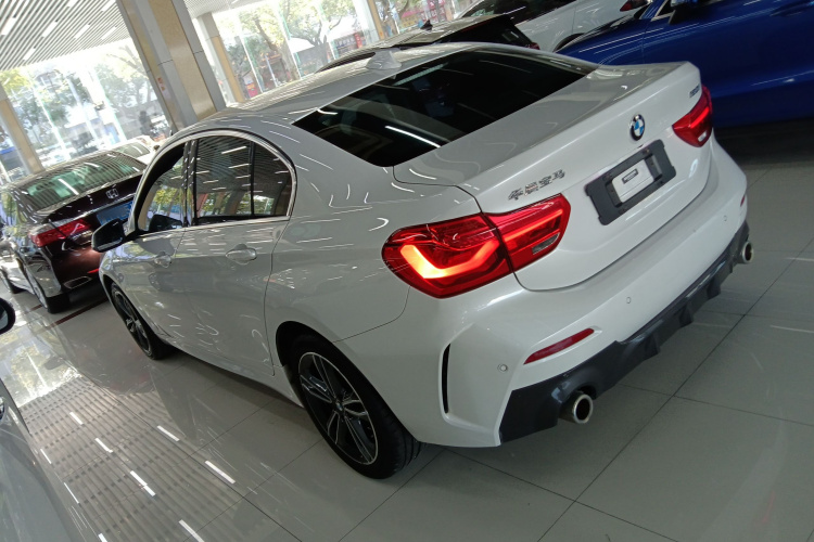 宝马1系 2022款 120i M运动版车身外观6003