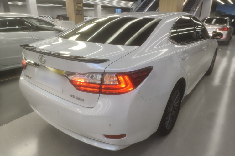 雷克萨斯ES 2017款 200 30周年纪念版车身外观7