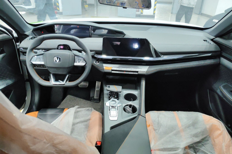 长安UNI-V 2025款 1.5T 500Bar尊贵运动型中控内饰12