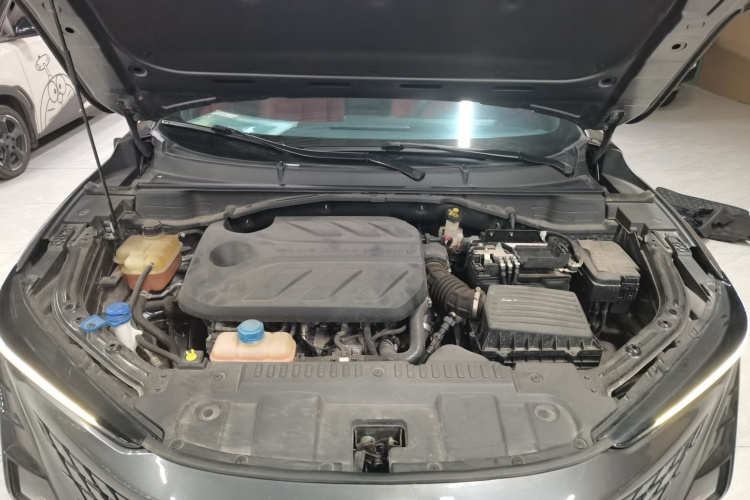 长安UNI-T 2020款 1.5T 尊贵型机舱底盘24