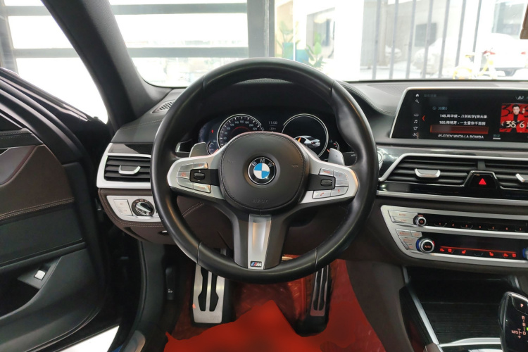 宝马7系 2018款 730Li 领先型 M运动套装中控内饰13