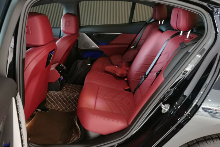 宝马5系 2024款 530Li 领先型 M运动套装中控内饰7004