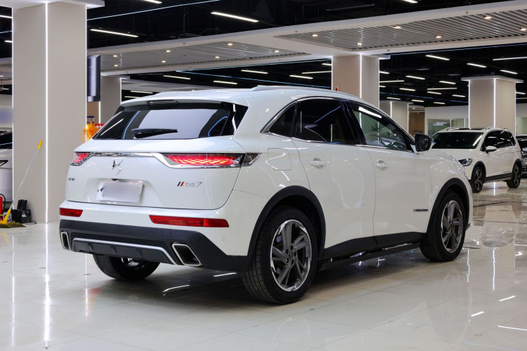 DS 7 2018款 45THP 歌剧院版车身外观6010
