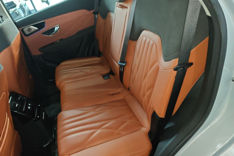 捷途山海L7 2024款 1.5T 120km ULTRA 7座中控内饰7004