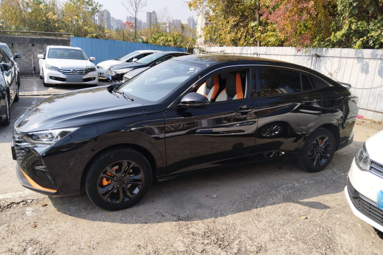 东风风神 奕炫 2023款 1.5L 自动荣耀版车身外观4