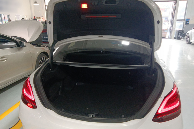 奔驰C级 2019款 C 260 运动版机舱底盘23