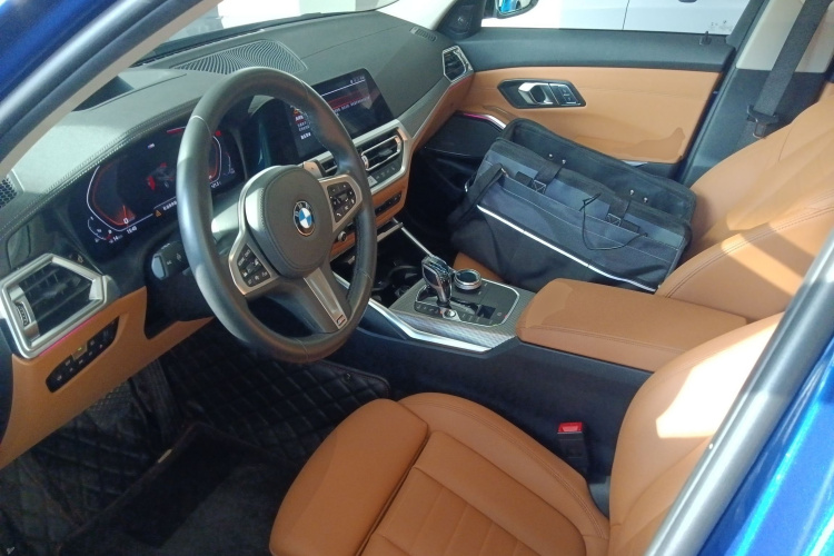 宝马3系 2020款 330Li xDrive M运动曜夜套装中控内饰19