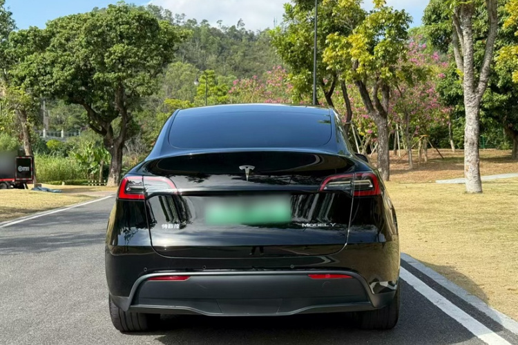 特斯拉 Model Y 2023款 长续航全轮驱动版车身外观6004