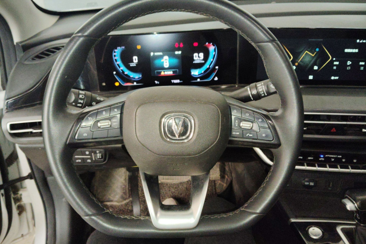 长安 逸动 2021款 PLUS 蓝鲸NE 1.4T GDI DCT尊贵型中控内饰13