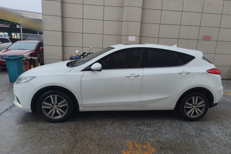 长安 逸动 2016款 XT 1.6L 手动俊酷型车身外观4