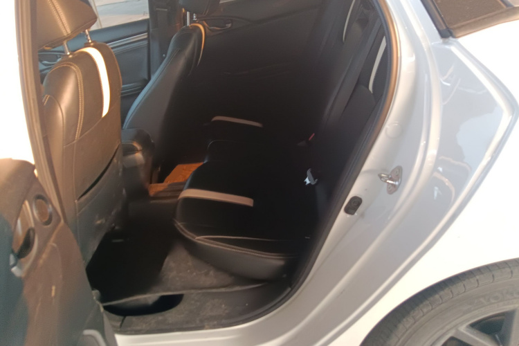 本田 思域 2021款 HATCHBACK 220TURBO CVT新锐控中控内饰7004