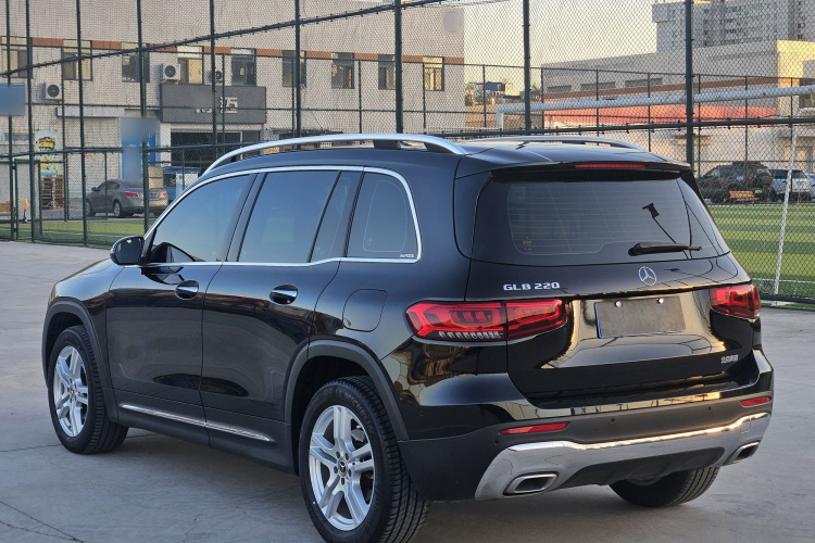 奔驰GLB 2023款 GLB 220 动感型车身外观6003