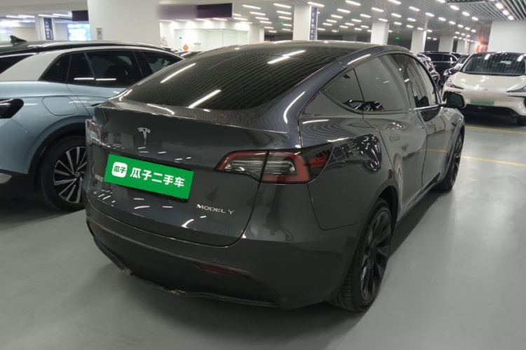 特斯拉 Model Y 2021款 长续航全轮驱动版 3D7车身外观7