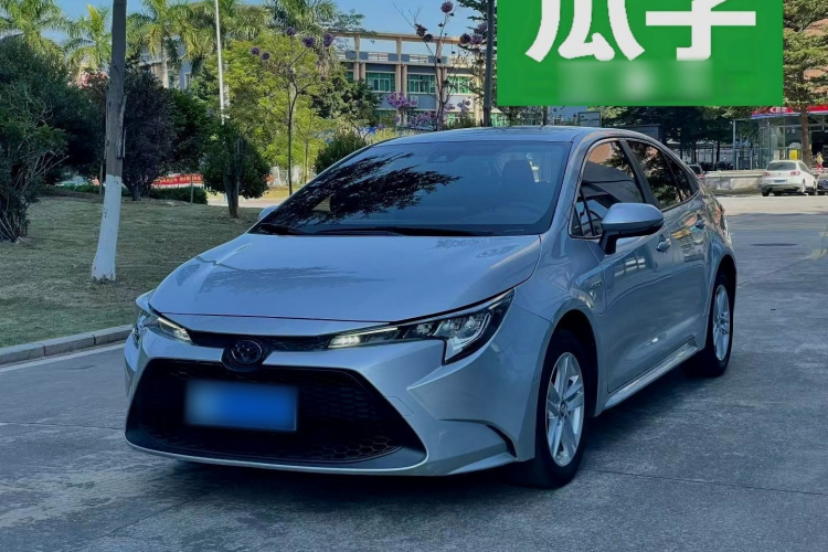 丰田 雷凌 2022款 双擎 1.8H E-CVT领先版车身外观1