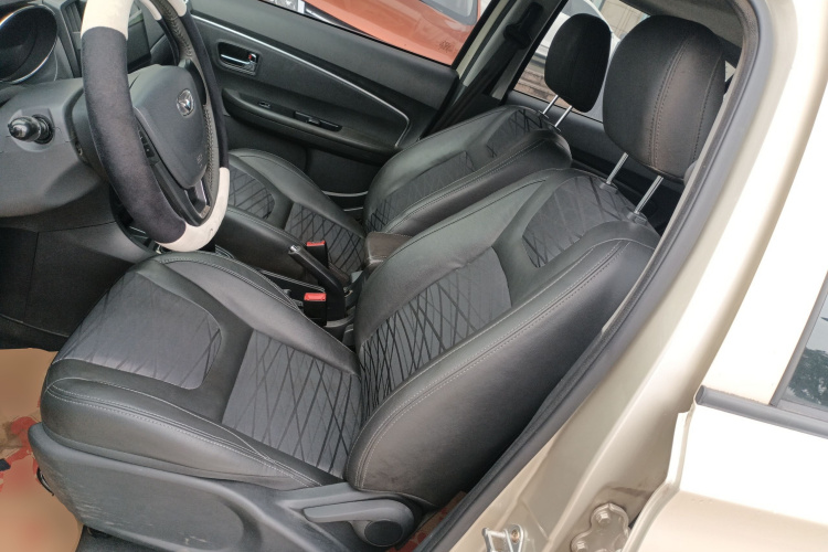 凯翼E3 2018款 1.5L 手动尊贵型中控内饰19