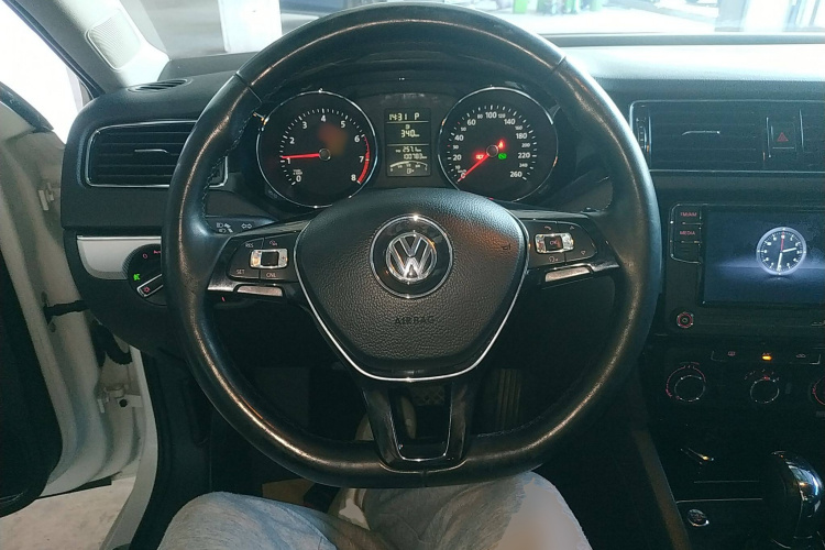 大众 速腾 2017款 1.6L 自动舒适型中控内饰13