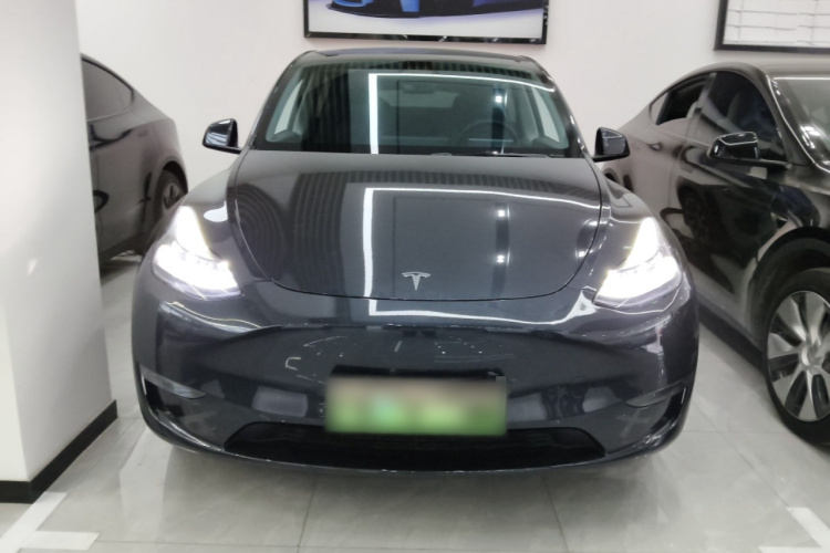 特斯拉 Model Y 2024款 长续航全轮驱动版车身外观2