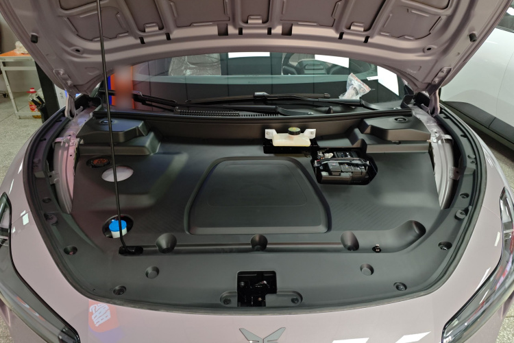 小鹏MONA M03 2025款 620 超长续航 Plus机舱底盘24