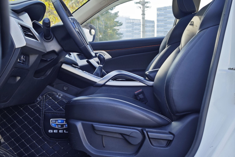 吉利汽车 博越 2018款 2.0L 手动两驱智雅型中控内饰7005