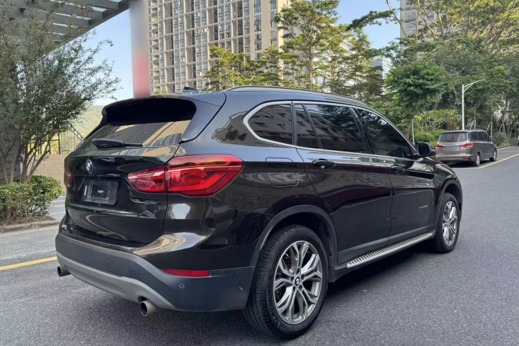 宝马X1 2018款 sDrive20Li 领先型车身外观6006