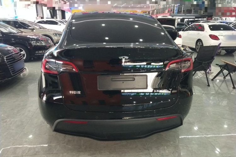 特斯拉 Model Y 2022款 改款 后轮驱动版车身外观6