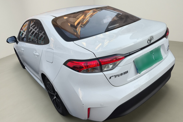 丰田 雷凌 2024款 智能电混双擎 1.8L 领先版车身外观5