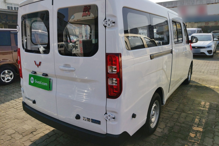 五菱汽车 五菱扬光 2025款 400km 客车版舒适型车身外观7