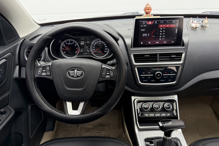 奔腾X40 2019款 1.6L 自动豪华型 国V中控内饰7003