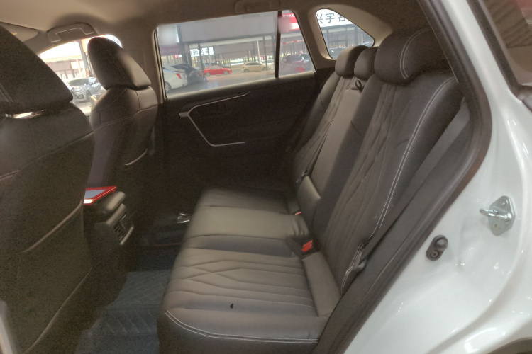 丰田 RAV4荣放 2023款 2.0L CVT两驱都市版中控内饰7004