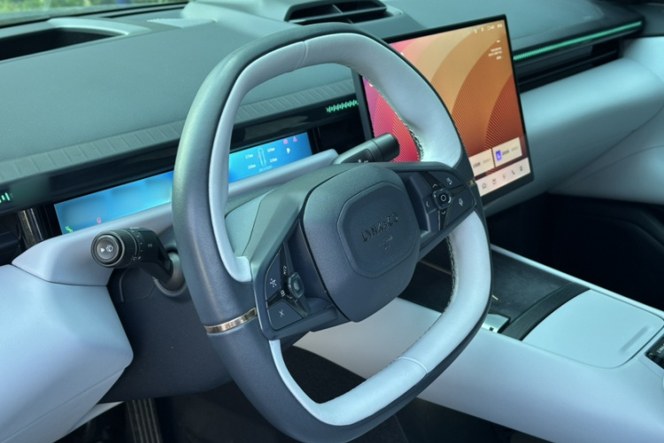 领克Z10 2024款 95kWh 702km四驱智驾Ultra局部细节13