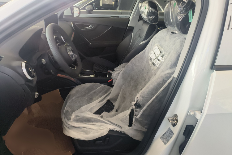 奥迪Q2L 2025款 35TFSI 时尚动感型中控内饰19