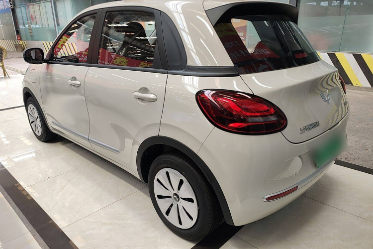 五菱汽车 五菱缤果 2024款 203km 轻享款车身外观4