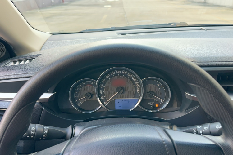 丰田 卡罗拉 2014款 1.6L 手动GL中控内饰7007