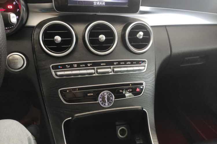 奔驰C级 2018款 C 200 L 运动版局部细节16