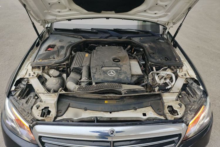 奔驰E级 2018款 E 200 L机舱底盘24