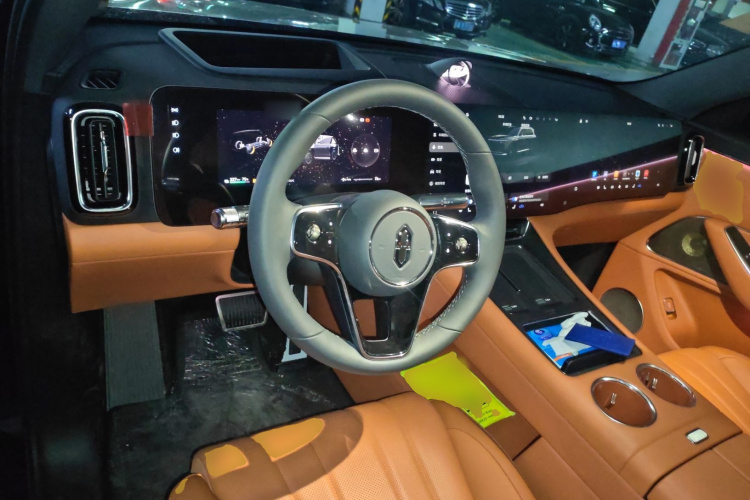 鸿蒙智行 问界M8 2025款 增程 Max+版 53.4kWh 6座版中控内饰13