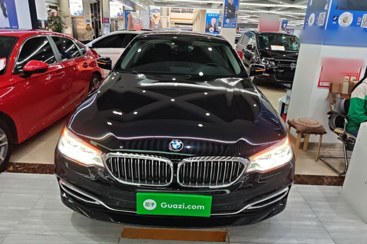 宝马5系 2019款 改款 530Li 尊享型 豪华套装车身外观2