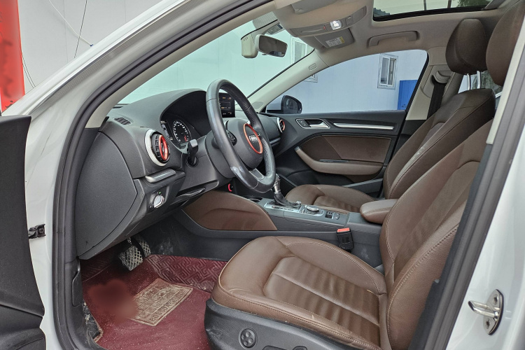 奥迪A3 2016款 Sportback 35 TFSI 风尚型中控内饰7001