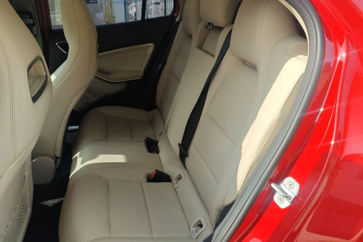 奔驰GLA 2015款 GLA 220 4MATIC 时尚型中控内饰21